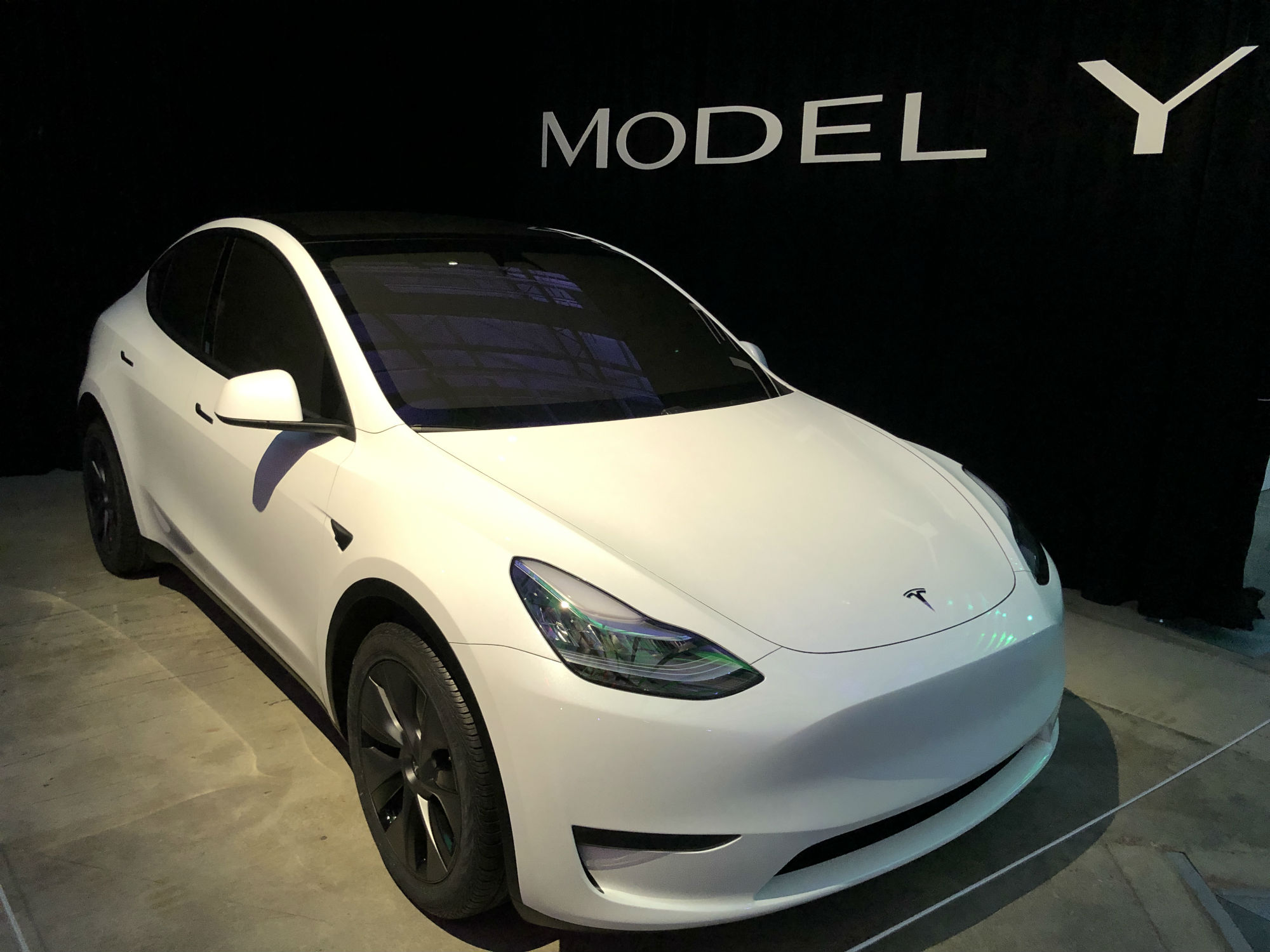 Автомобиль Tesla Model Y